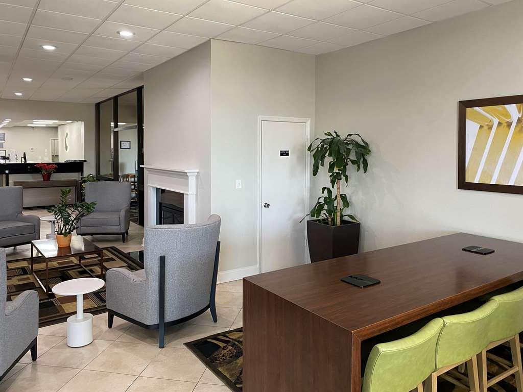 Mainstay Suites Conover-Hickory 내부 사진